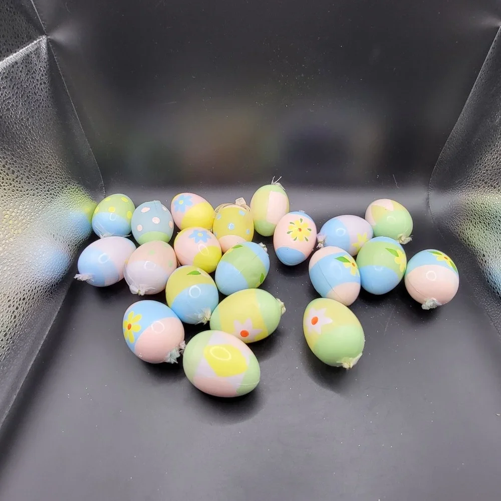 20 Pc Hand-painted Plastic Easter Egg Decorations *strings Have Been Cut